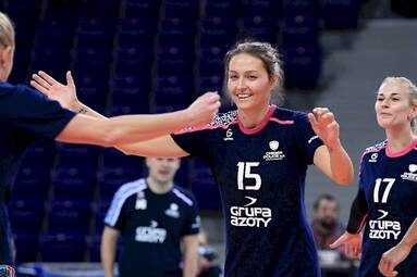 Malwina Smarzek i Jelena Blagojević przed meczem z PTPS Piła.