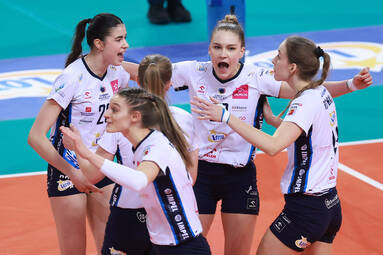 LOTTO Chemik Police wygrywa z ŁKS Commercecon Łódź i twardo od 12. kolejki okupuje szóste miejsce w tabeli [ZDJĘCIA]