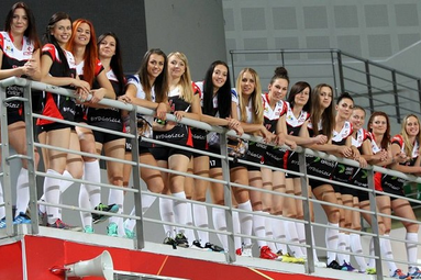 Efektowna sesja zdjęciowa siatkarek Pałacu Bydgoszcz